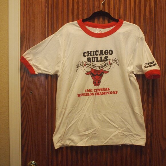 Chicago Bulls 25th Anniversary T-Shirt(1991 Central Division Champions) - Picture 1 of 3